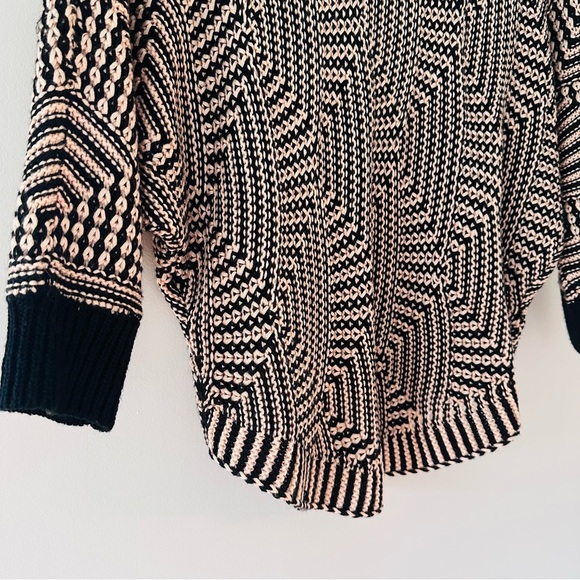 SIONI Cream & Black Lightweight Knit Dolman Batwing Sweater Size Small - Picture 11 of 12